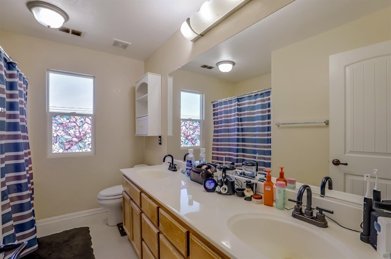 Photo 39 of 54 - 5071 Tuckerman Way, Sacramento, CA 95835