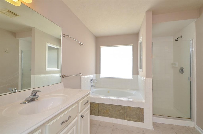 Photo 26 of 34 - 14810 Winterfair Dr, Houston, TX 77082