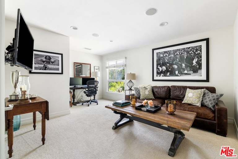 Photo 19 of 54 - 16656 Linda Ter, Pacific Palisades, CA 90272