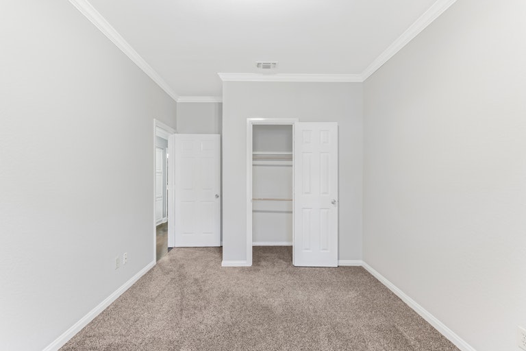 Photo 12 of 24 - 1729 Spinnaker Ln, Azle, TX 76020
