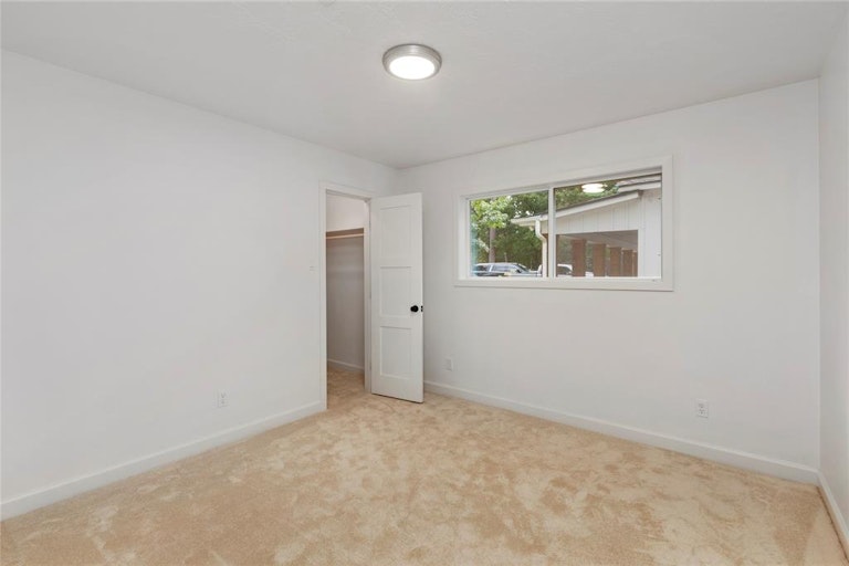 Photo 31 of 48 - 1924 Foxtail Pl, Spring, TX 77380
