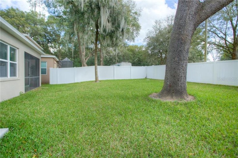 Photo 24 of 25 - 541 Westchester Hills Ln, Valrico, FL 33594