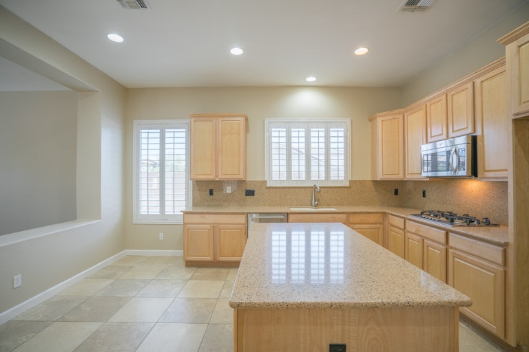 Photo 6 of 32 - 17618 W Desert Ln, Surprise, AZ 85388