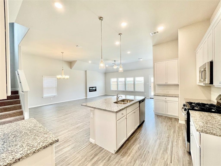 Photo 10 of 39 - 3209 Puffin Ln, Celina, TX 75009