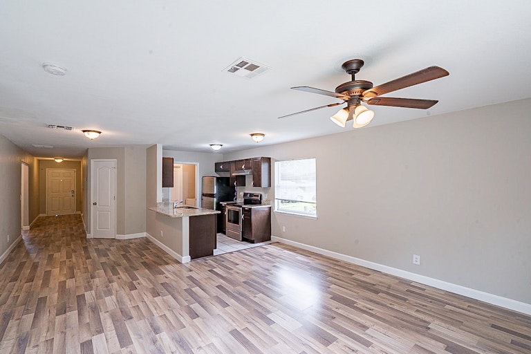 Photo 14 of 24 - 14843 Astrolyn St, Winter Garden, FL 34787