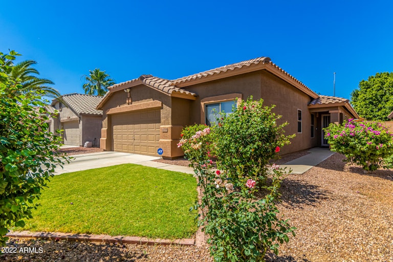 Photo 3 of 39 - 15924 W Tara Ln, Surprise, AZ 85374