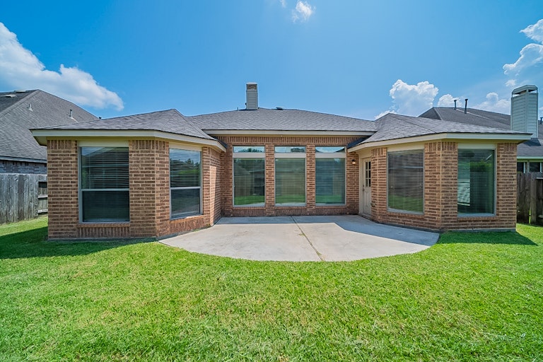 Photo 7 of 37 - 14727 Fountain Stone Ln, Humble, TX 77396