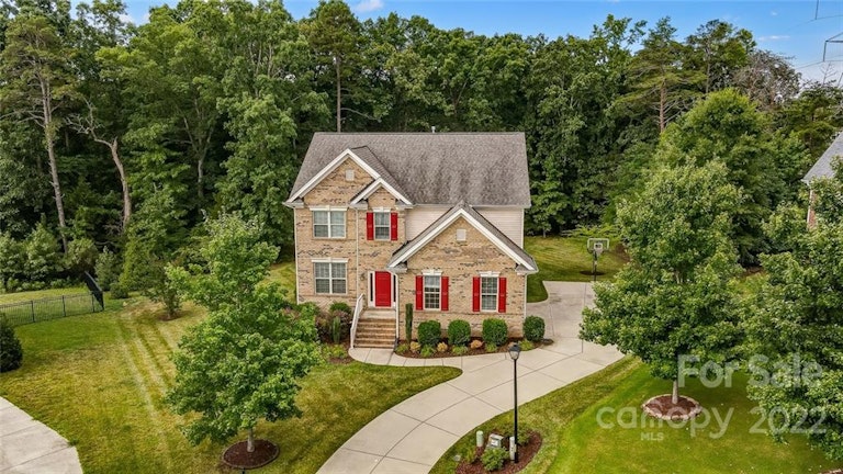 Photo 3 of 42 - 1212 Kingsford Ct, Matthews, NC 28104