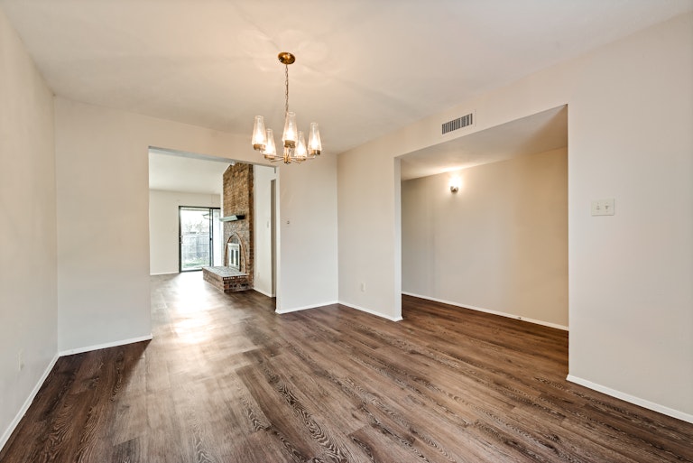 Photo 3 of 28 - 708 Green Canyon Dr, Mesquite, TX 75150