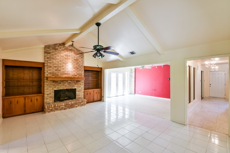 Photo 4 of 25 - 5801 Winterhaven Dr, Windcrest, TX 78239