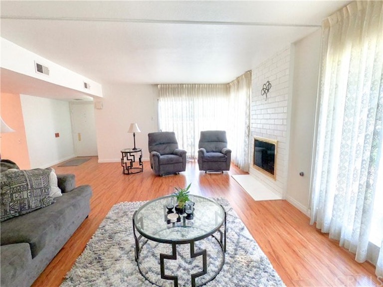 Photo 17 of 32 - 1900 W Glenoaks Ave Unit C, Anaheim, CA 92801