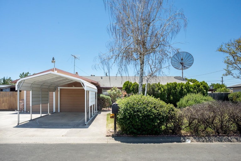 Photo 1 of 56 - 1150 Nickel Ln, Yuba City, CA 95991