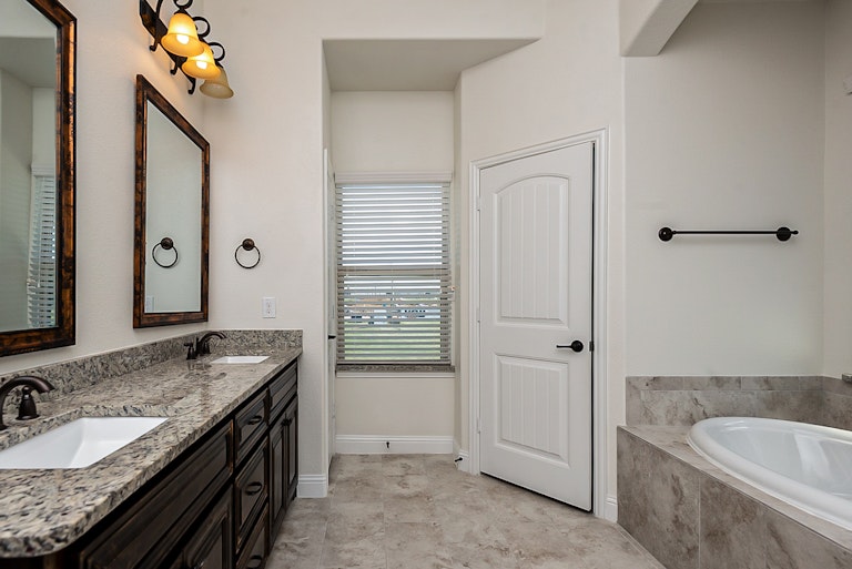 Photo 6 of 27 - 5220 Soren St, Irving, TX 75038