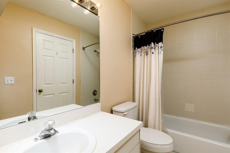 Photo 26 of 36 - 1802 Lago Vista Blvd, Palm Harbor, FL 34685