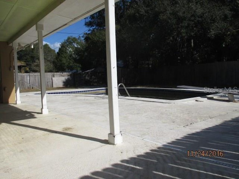 Photo 15 of 21 - 4052 San Luis Dr, Sarasota, FL 34235