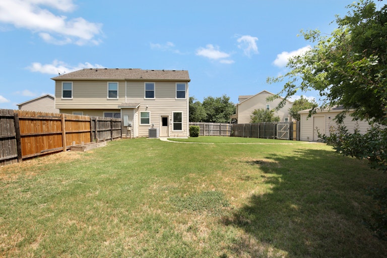 Photo 5 of 26 - 10864 Astor Dr, Fort Worth, TX 76244
