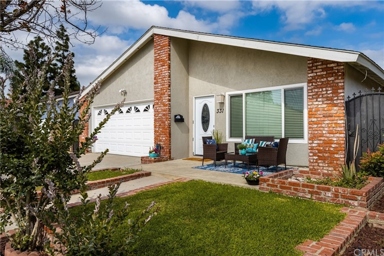 Photo 2 of 36 - 331 Monterey Cir, Placentia, CA 92870