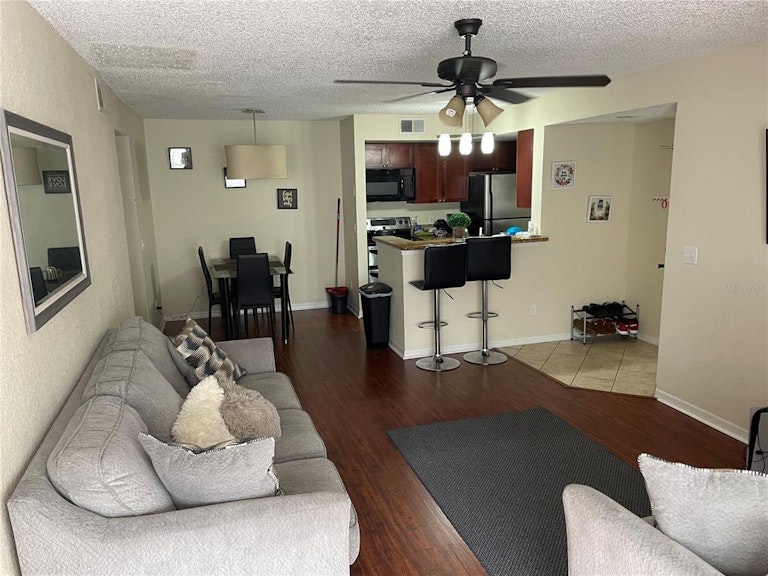 Photo 13 of 44 - 5168 Conroy Rd #25, Orlando, FL 32811