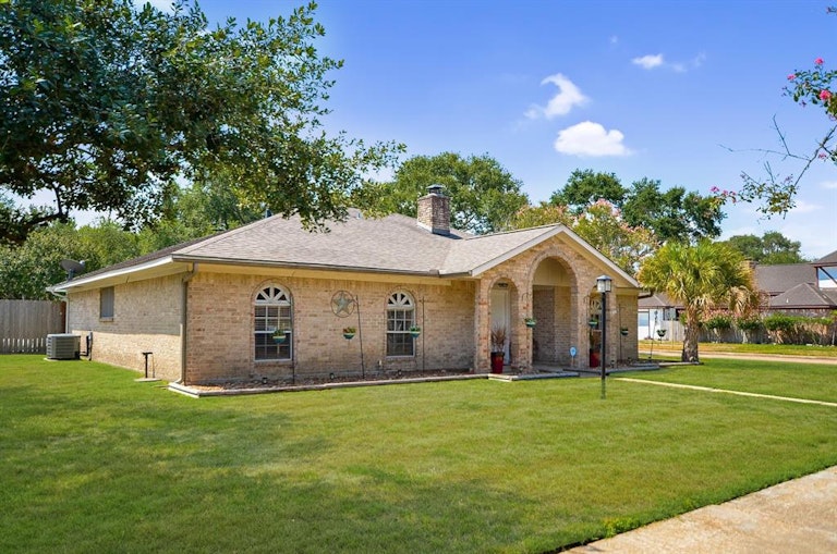 Photo 2 of 38 - 939 Hidden Canyon Rd, Katy, TX 77450