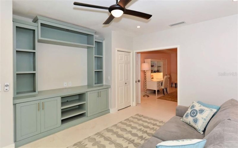Photo 12 of 25 - 2204 Harbour Court Dr, Longboat Key, FL 34228