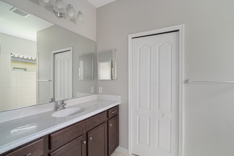 Photo 7 of 15 - 221 Marcheno Way, Nokomis, FL 34275