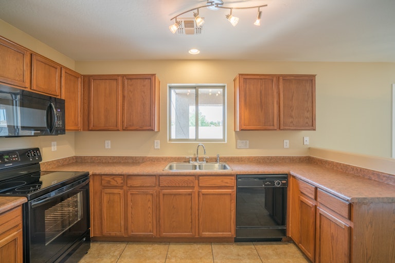 Photo 4 of 27 - 15113 N El Frio Ct, El Mirage, AZ 85335