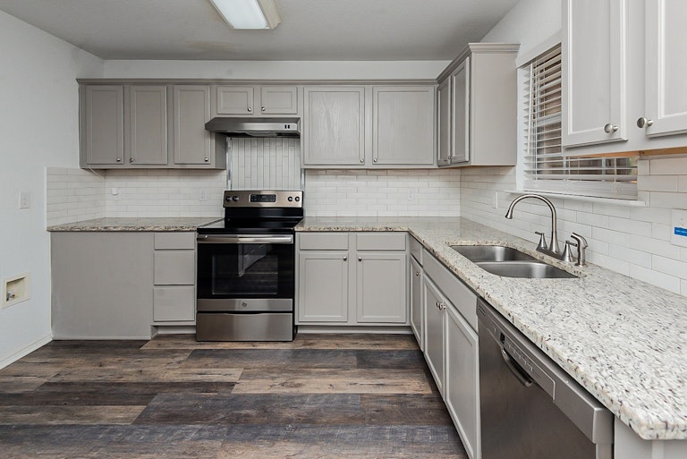 Photo 9 of 26 - 6428 Henco Dr, Fort Worth, TX 76119