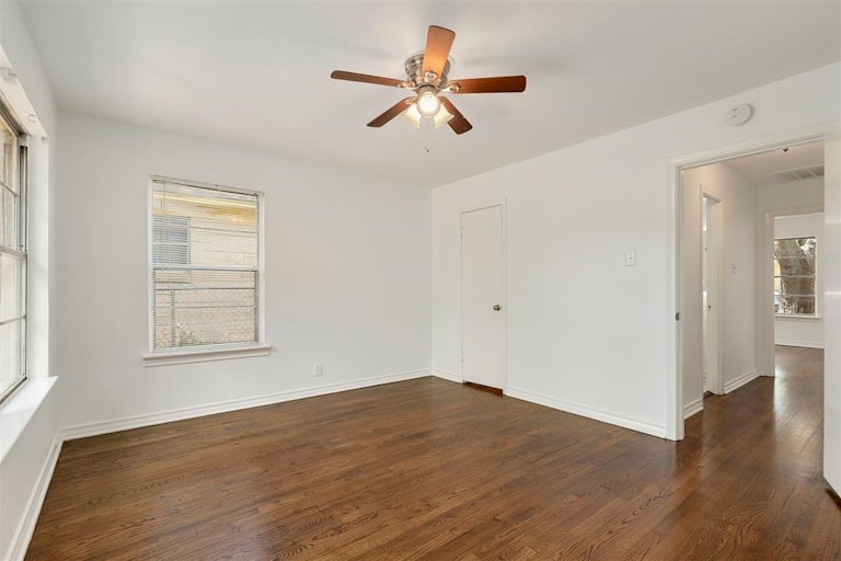 Photo 16 of 30 - 2118 Boyd St, Dallas, TX 75224