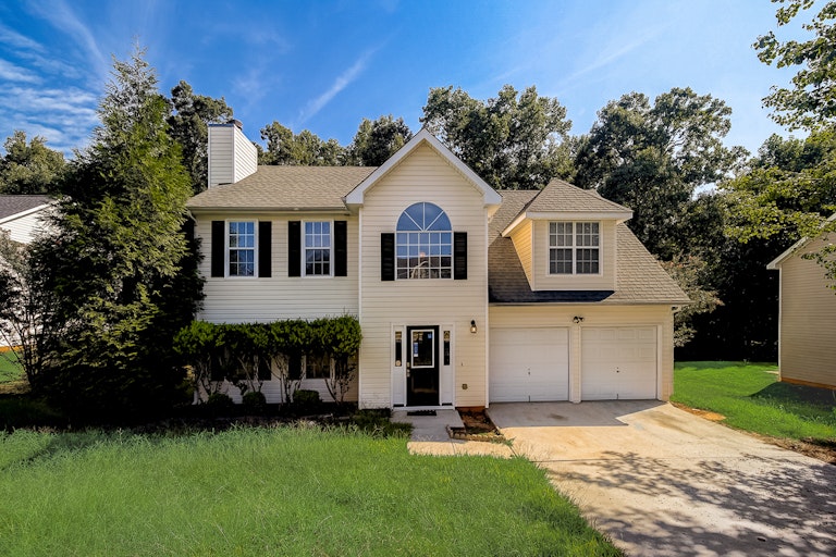 Photo 1 of 36 - 1094 Misty Meadows Ln, Hampton, GA 30228