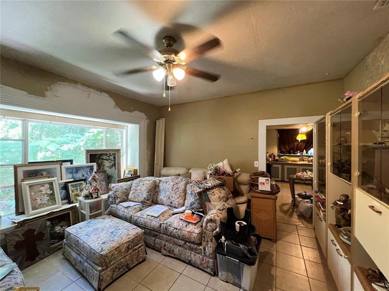 Photo 13 of 18 - 811 Edith Ave, Lakeland, FL 33815