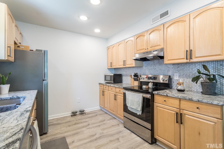 Photo 11 of 25 - 114 N Blacknall St, Durham, NC 27703