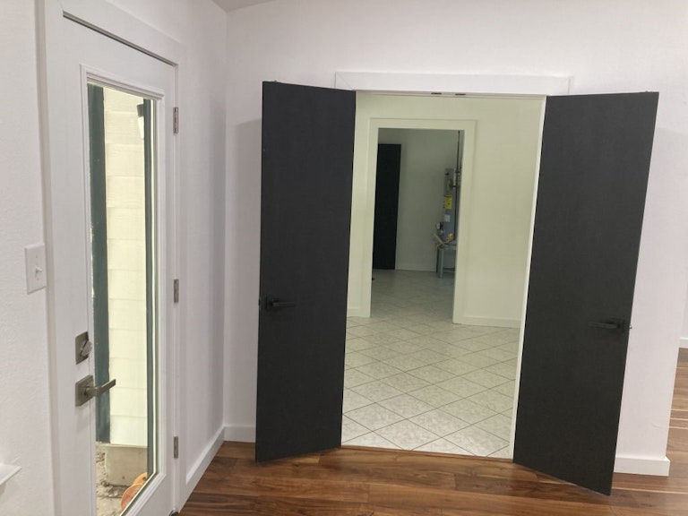 Photo 8 of 26 - 7210 Lunar Dr, Austin, TX 78745
