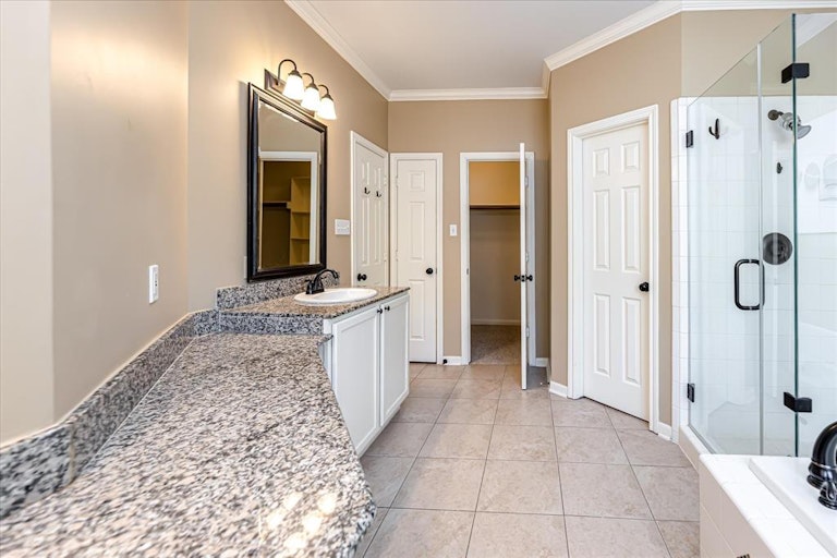 Photo 27 of 47 - 2828 Bering Dr, Houston, TX 77057