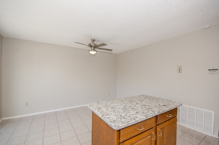 Photo 14 of 30 - 3123 Mayfair Dr, Carrollton, TX 75007