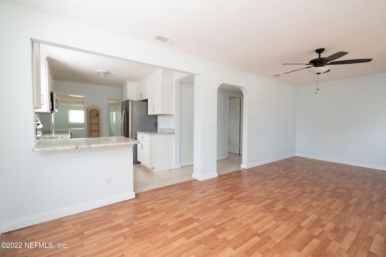 Photo 7 of 20 - 1225 15th Ave N, Jacksonville Beach, FL 32250