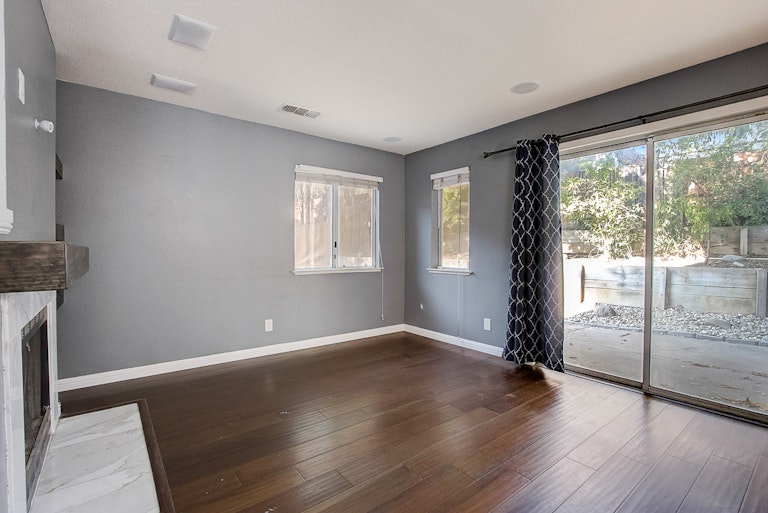 Photo 20 of 39 - 4025 Honey Rose Pl, Antelope, CA 95843