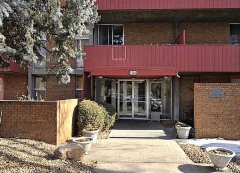 Photo 2 of 8 - 2500 S York St #416, Denver, CO 80210