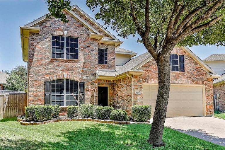 Photo 2 of 32 - 3949 Diamond Ridge Dr, Fort Worth, TX 76244