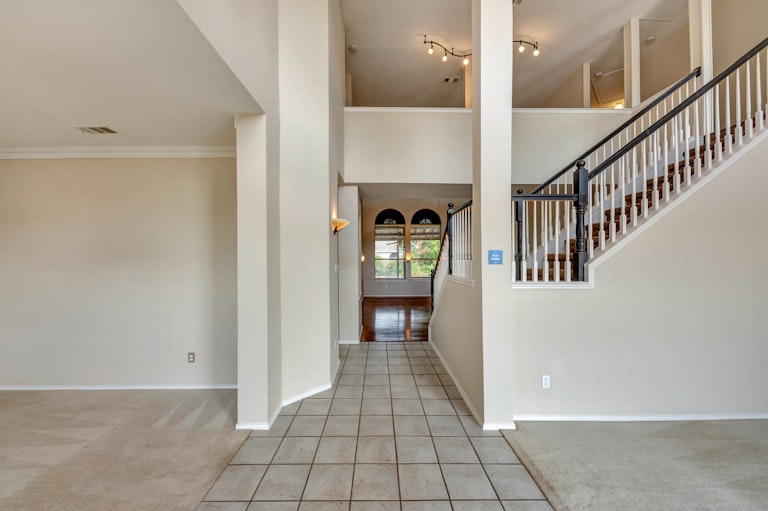 Photo 13 of 39 - 5787 Echo Bluff Dr, Haltom City, TX 76137