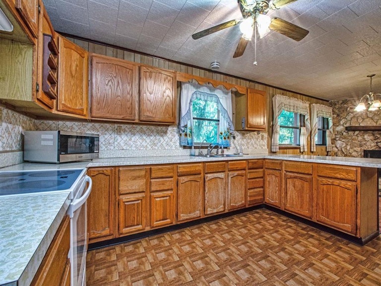 Photo 19 of 48 - 7851 Sadler Rd, Mount Dora, FL 32757