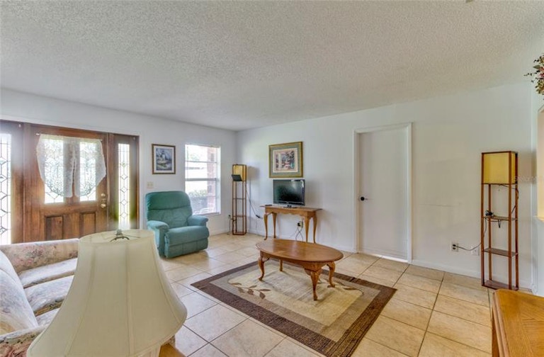 Photo 17 of 37 - 2202 Whitney Pl, Valrico, FL 33594