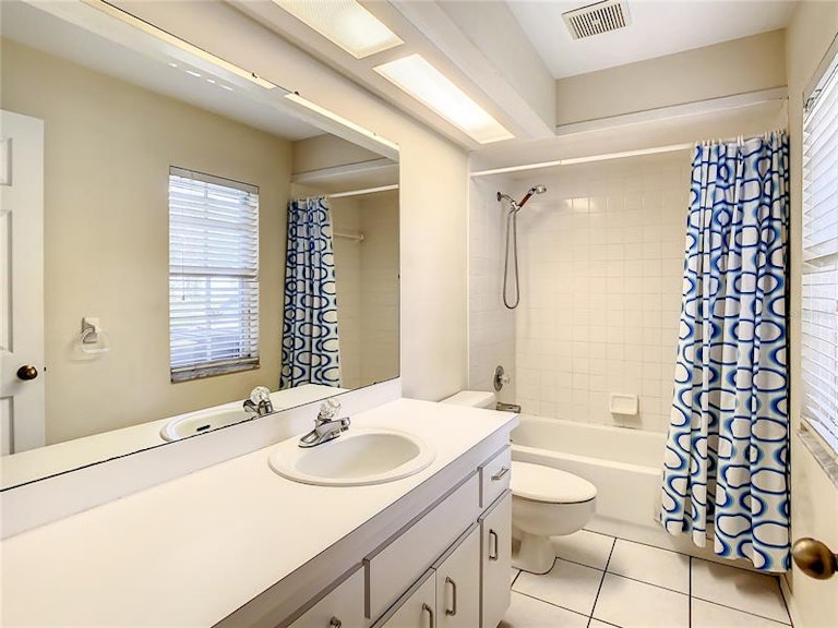 Photo 22 of 41 - 6923 Ashbury Dr, Lakeland, FL 33809