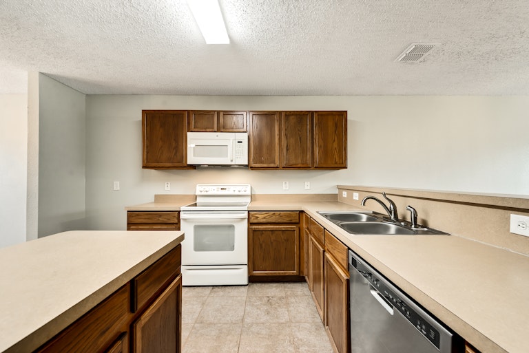 Photo 8 of 27 - 1018 Halifax Ln, Forney, TX 75126