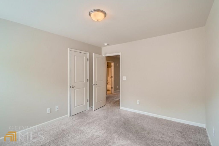 Photo 18 of 26 - 410 Holdings Dr, Lawrenceville, GA 30044