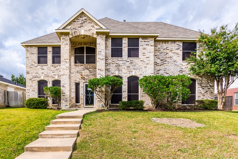 Photo 1 of 33 - 6817 Foxglove Trl, Sachse, TX 75048