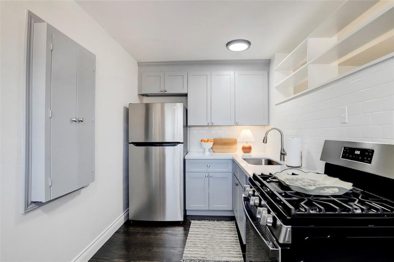 Photo 21 of 23 - 5102 Academy St #16, Houston, TX 77005