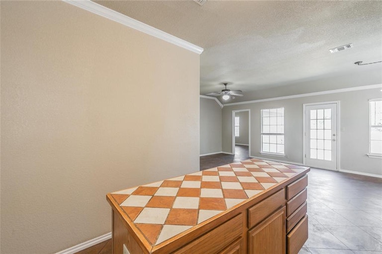 Photo 6 of 32 - 753 Stribling Cir, Azle, TX 76020