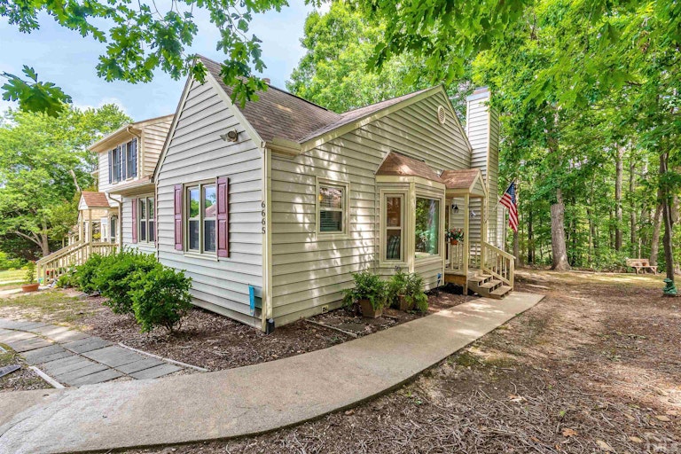 Photo 1 of 33 - 6665 English Ivy Ln, Raleigh, NC 27615