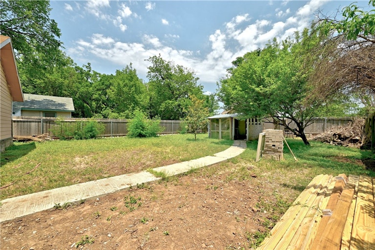 Photo 6 of 10 - 1109 Perry Rd, Austin, TX 78721