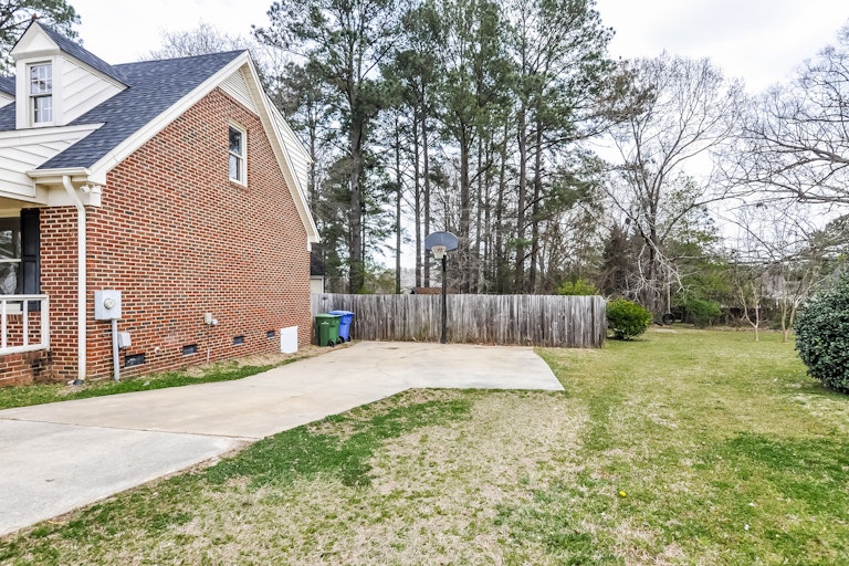 Photo 20 of 25 - 813 Starfield Ct, Fuquay Varina, NC 27526